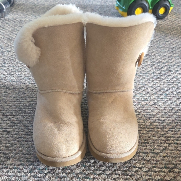 UGG Tan Ankle Boots with Cream Fur Lining - Picture 1 of 6
